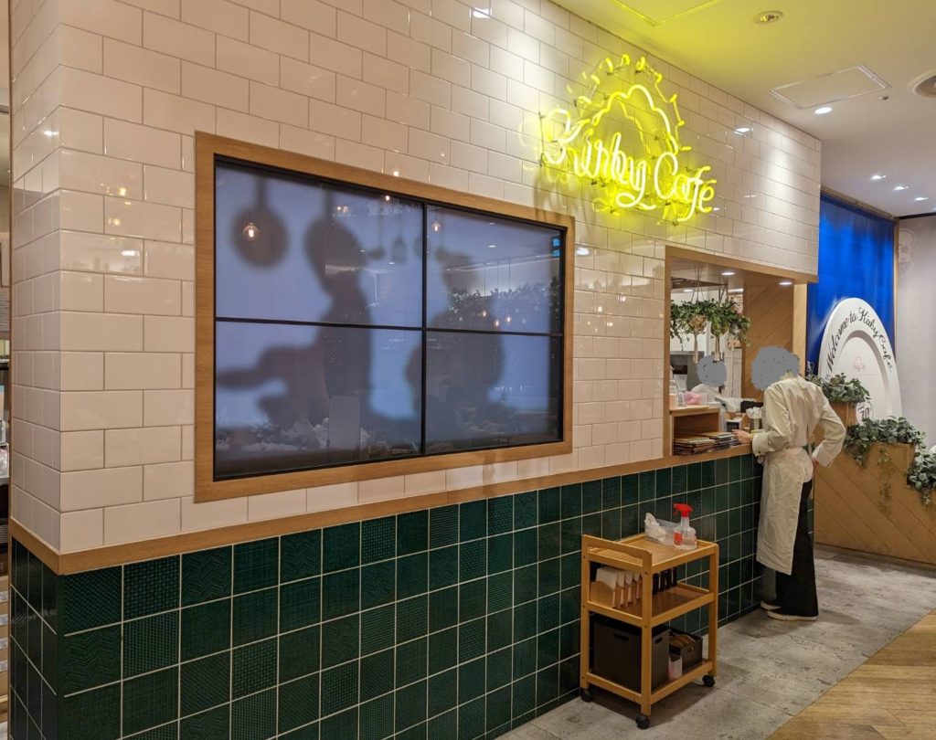 星のカービィの世界観を再現したカービィカフェ東京のかわいらしいキッチン装飾